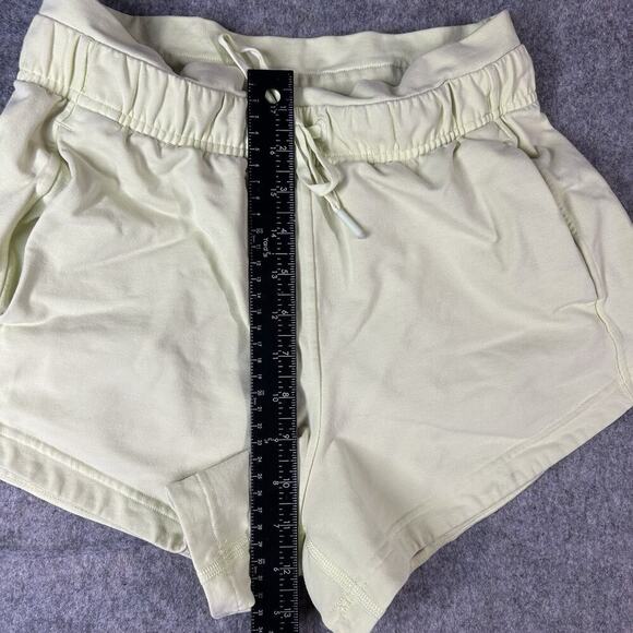 Lululemon Inner Glow HR Short 3” Size 4 Crispin Green Neon GDTN 00524 Flaws - Picture 6 of 10